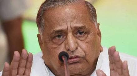 Mulayam Singh isolated at the top; kin and colleagues join exodus to Akhilesh Yadav camp