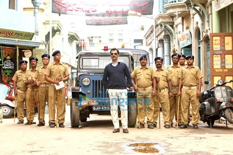 Raees, raees movie review, shahrukh khan, shahrukh khan raees, kaabil, hrithik roshan, sunny leone, raees sunny leone, laila main laila