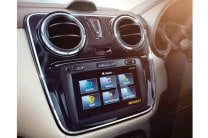 The chrome finished centre console offered in the Renault Lodgy adds to a premium feel. 