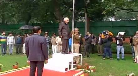 LK Advani unfurling the tricolour at his residence on the occasion of India's 68th Republic Day. (ANI) 