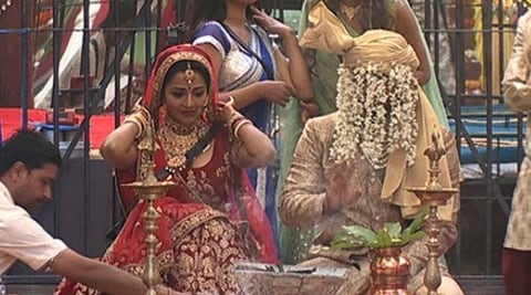 Bigg boss 10, salman khan, bigg boss wedding, monalisa, monalisa married, monalisa wedding, monalisa boyfriend, monalisa vikrant, bani, lopamundra