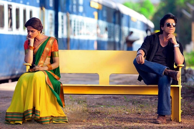 Shahrukh khan, shahrukh khan train, raees, raees train, sunny leone, raees kaabil, hrithik roshan, kareena kapoor, deepika padukone, kajol