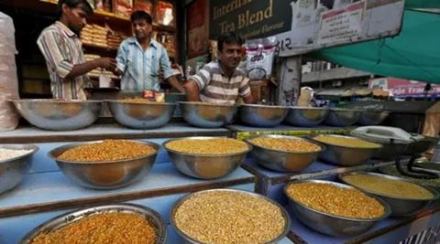 Chandrakanth Biradar Bannur, also of the same taluk has about 40 quintals to offer. He finds rates at the mandi unattractive. (Reuters) Chandrakanth Biradar Bannur, also of the same taluk has about 40 quintals to offer. He finds rates at the mandi unattractive. (Reuters)