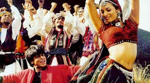 Shahrukh khan, shahrukh khan train, raees, raees train, sunny leone, raees kaabil, hrithik roshan, kareena kapoor, deepika padukone, kajol