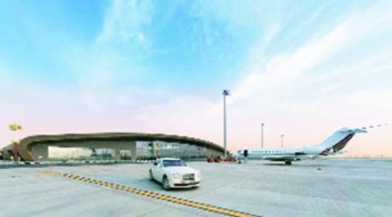 Inspired by the aerodynamic fluid lines of an aircraft wing, the VIP terminal facade mirrors the aviation heritage of Dubai South