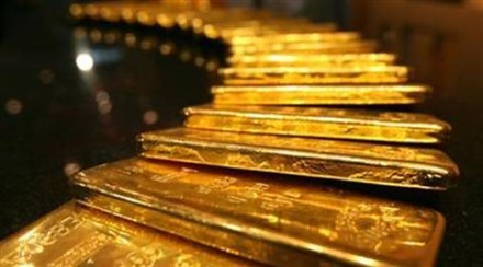 Gold prices hold steady on weaker dollar Gold prices hold steady on weaker dollar