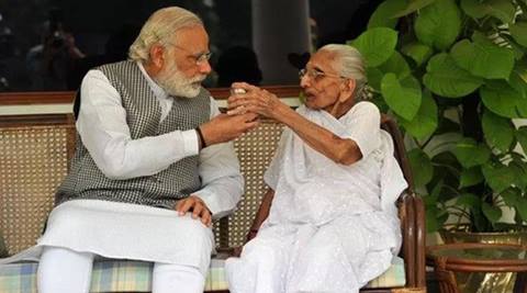 narendra modi, arvind kejriwal, narendra modi mother, vibrant gujarat global summit 2017, narendra modi mother photo, heeraben modi, modi kejriwal, kejriwal modi, modi wife, kejriwal trolls modi, troll kejriwal