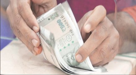 Demonetisation impact: First time since note ban, deposits fall 0.7% in December 23 fortnight