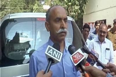 raees, shahrukh khan, srk, indian railway, vadodara, suresh prabhu, raees promotion tragedy, railway officials