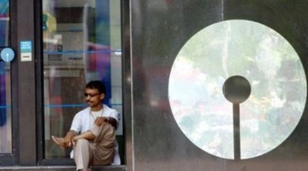 "We are still maintaining that 70 per cent of the notes will be remonetised by February-end," said the report brought out by SBI Research. (Reuters) "We are still maintaining that 70 per cent of the notes will be remonetised by February-end," said the report brought out by SBI Research. (Reuters)