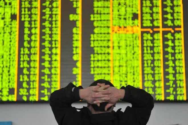 China's blue-chip CSI300 index dipped 0.3 percent, to 3,463.93 by lunch break, but has gained 1.3 percent so far this week. The Shanghai Composite Index also lost 0.3 percent to 3,242.12.(Reuters) China's blue-chip CSI300 index dipped 0.3 percent, to 3,463.93 by lunch break, but has gained 1.3 percent so far this week. The Shanghai Composite Index also lost 0.3 percent to 3,242.12.(Reuters)