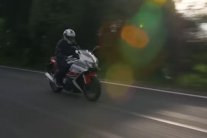 DSK Benelli BN 302R: DSK Benelli will launch the 302R, a fully-faired sportbike based on the Benelli TNT 300 in March, 2017. The DSK Benelli BN 302R will be powered by a 300 cc, two-cylinder DOHC engine that will produce 36 hp of power at 12,000 rpm and 27 Nm of torque at 9,000 rpm, mated to a 6-speed transmission. The motorcycle is expected to have a top speed of 170 km/h. The Kawasaki Ninja 300 and Yamaha YZF-R3 rival will feature an all-new chassis, new design and split headlamp, while the rear-end of the Benelli BN 302R will resemble the TNT 300. The upcoming model will also receive upside down fork at the front and rear monoshock suspension, front dual-disc brakes and standard ABS (Anti-lock Braking System). Expected Price: Around Rs 3 lakh. Expected Launch Date: March, 2017.