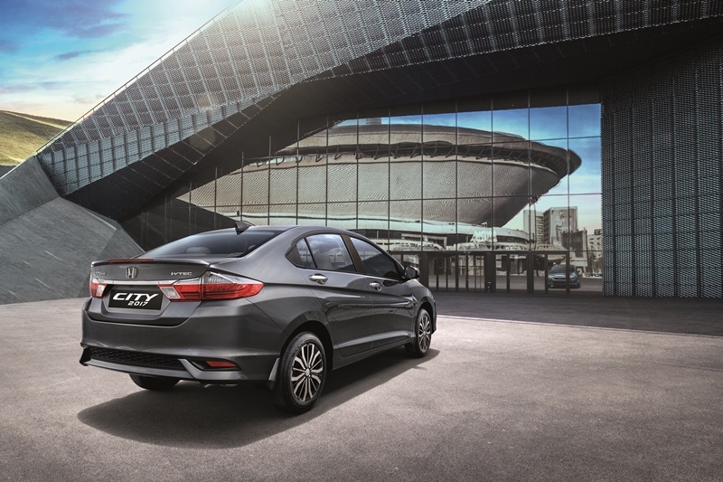 The 2017 Honda City retains the same design silhouette as the outgoing model but has some new elements that lend it differentiation. The company has dropped the base E variant from the new Honda City and is now available with a choice of seven petrol and four diesel versions. All the variants are offered with unlimited kilometres or 3years standard warranty.