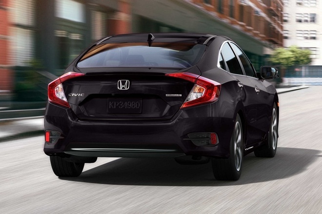 Price and competition: The upcoming Honda Civic price is expected to start at Rs 15 lakh, ex-showroom. With this price bracket, the Civic will compete with the likes of the Chevrolet Cruze, Toyota Corolla Altis, Volkswagen Jetta, Skoda Octavia and the Hyundai Elantra in the D-segment.