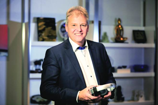 MICHAEL MAUSER, EXECUTIVE VICE-PRESIDENT & PRESIDENT, LIFESTYLE AUDIO DISIVION, HARMAN INTERNATIONAL