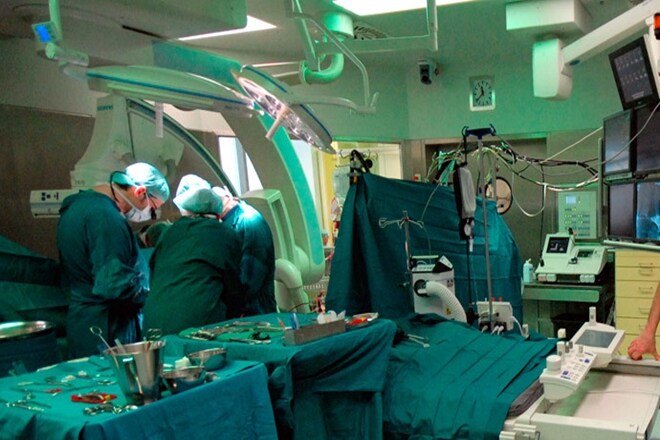 To that order, citizens have suggested that medical devices such as coronary stents, heart valves, orthopaedic implants, catheters, intraocular lenses, capsule endoscopy equipment and air vent test machines should all have MRP published on them. (Reuters)