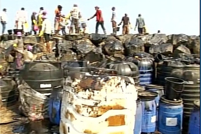 cargo ships collision, Kamarajar Port, DG Shipping, M.T. BW Maple, M.T. Dawn Kanchipuram, PIB