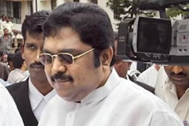 Sasikala reinducts expelled-by-Jayalalithaa nephew back into AIADMK. (youtube grab)