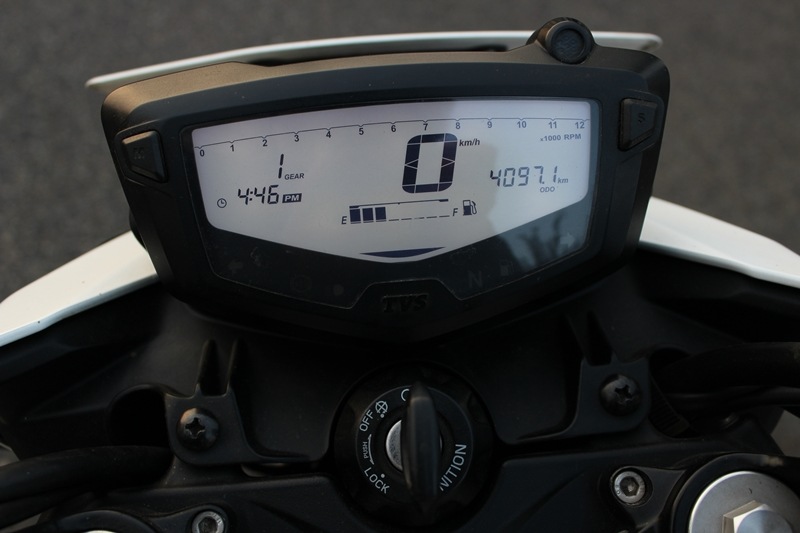 Unlike the TVS Apache 200 4V which has an all digital instrument cluster, the Bajaj Pulsar NS 200 has an analog tachometer while the rest of the elements are digital. The Apache's console looks modern and is legible in daylight as well.