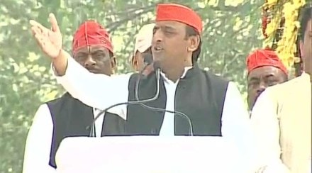rahul akhilesh stage falls, rahul gandhi akhilesh yadav stage falls, stage falls for rahul gandhi and akhilesh yadav. rahul akhilesh stage falls