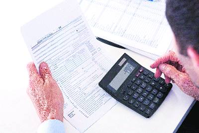 In order to increase this benefit, the FM also announced that a rebate of Rs 2,500 will now be available to all assesses who earn income up to Rs 3.5 lakhs. In order to increase this benefit, the FM also announced that a rebate of Rs 2,500 will now be available to all assesses who earn income up to Rs 3.5 lakhs.