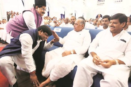 gayatri prajapati, uttar pradesh assembly elections 2017, uttar pradesh elections, up elections live, mulayam singh yadav, samajwadi party, who is gayatri prajapati gayatri prajapati, uttar pradesh assembly elections 2017, uttar pradesh elections, up elections live, mulayam singh yadav, samajwadi party, who is gayatri prajapati