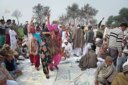 Haryana sets up 5-member panel as Jat protests gain momentum