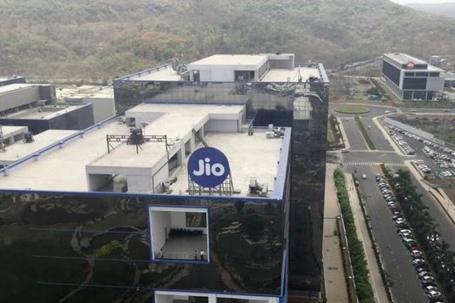 Bharti’s total spectrum in the 1800 MHz band in the seven circles, which currently stands at 22.7 MHz, will go up to 66.1 MHz. (Reuters)