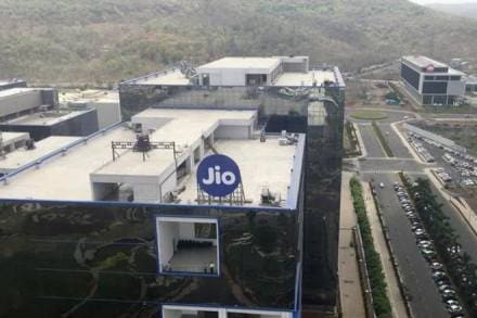 Bharti’s total spectrum in the 1800 MHz band in the seven circles, which currently stands at 22.7 MHz, will go up to 66.1 MHz. (Reuters)