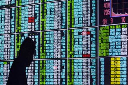 While TCS, HDFC Bank, RIL, ONGC, Infosys, HDFC and IOC saw rise in their market capitalisation (m-cap) for the week ended Friday, ITC, SBI and CIL on the other hand suffered losses. (Reuters) While TCS, HDFC Bank, RIL, ONGC, Infosys, HDFC and IOC saw rise in their market capitalisation (m-cap) for the week ended Friday, ITC, SBI and CIL on the other hand suffered losses. (Reuters)