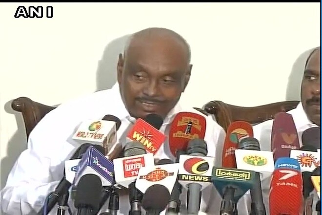ph pandian sasikal unfit to be cm, pandian claims poes garden pushed killed jayalaoithaa, ph oandian says sasikala unfit to be cm, sasikala unfit for tamil andu