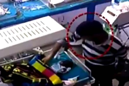 toddlers leg broken, wardboy breaks infants leg-infant leg broken by ward boy, infants leg broken by hospital worker