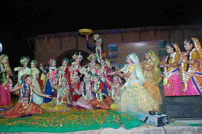 The festival is celebrated with pomp and ceremony in Deeg, Kaman and Bharatpur in the Bharatpur district The festival is celebrated with pomp and ceremony in Deeg, Kaman and Bharatpur in the Bharatpur district