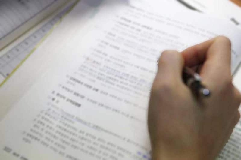 cbse, cbse board, CBSE revamps exam, uniform system of assessment, examination and report card, cbse class 6 to 9, cbse 10th exam, cbse board 10th, cbse class x exam, Class X board exams, HRD ministry, Prakash Javadekar, board exam, cbse rules, cbse class x exam, board exam 2017, board exam 2017 cbse, cbse latest news, class x grading system cbse, cbse 10th exam rules, cbse 10th exam new rules, extra languages, principal test, education news