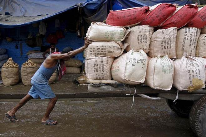 Small and medium-sized companies prefer not to grow rather than have to deal with the administrative burden of becoming national enterprises. (Reuters) Small and medium-sized companies prefer not to grow rather than have to deal with the administrative burden of becoming national enterprises. (Reuters)