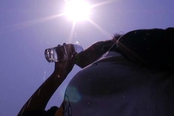 2 sunstroke deaths in Maharashtra as IMD warns of moderate heat wave 2 sunstroke deaths in Maharashtra as IMD warns of moderate heat wave