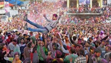holi 2017, holi, holi celebration, festival of colors, indian festival, indian festival holi, celebration of holi, holi 2017 celebration, colorful festival, financial express news, lifestyle news, festival news, festival