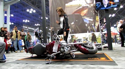 How to lift a fallen motorcycle