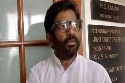 Gaikwad, the Lok Sabha MP from Maharashtra's Osmanabad, slapped and, by his own claim, hit 60-year-old duty manager Sukumar 25 times with his sandal. (Twitter)