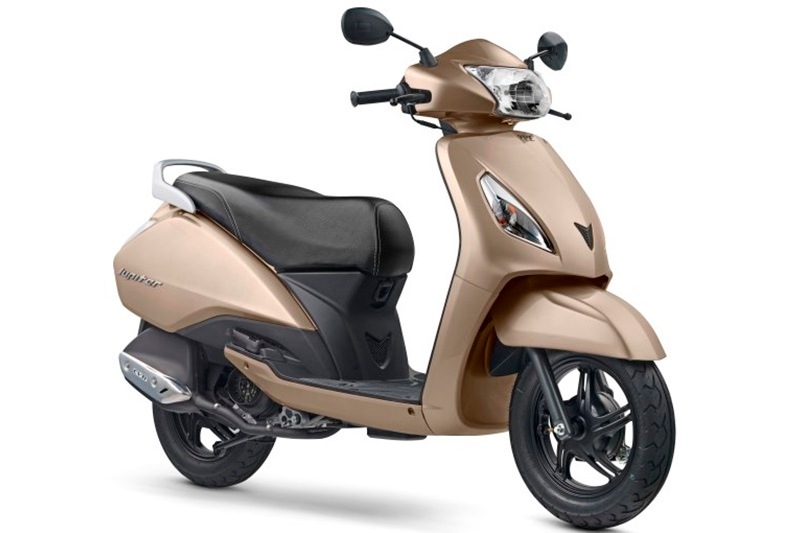 TVS Jupiter: The Jupiter was launched with an updated BS IV compliant engine in March. The base variant is priced at Rs 49,666. It is powered by a 109.7 cc single-cylinder engine tuned to produce 8 hp at 7500 rpm and 8 Nm of torque at 5500 rpm.
