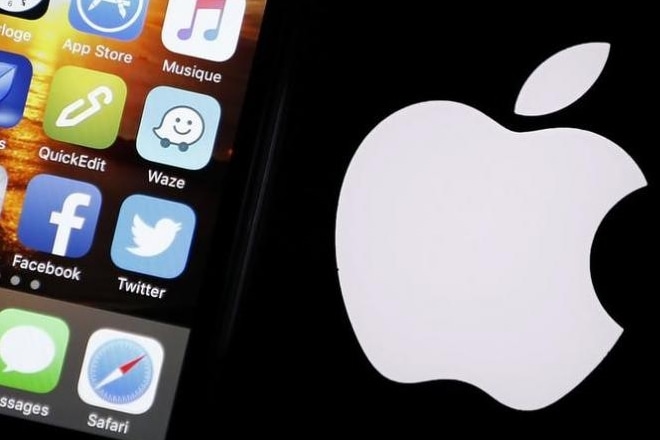 With the release of a new video app called Clips, Apple Inc is inching one step closer to fully engaging in the messaging world, where its huge base of iPhone users could help it compete with Snap Inc's Snapchat and Facebook Inc's Messenger. (Reuters)