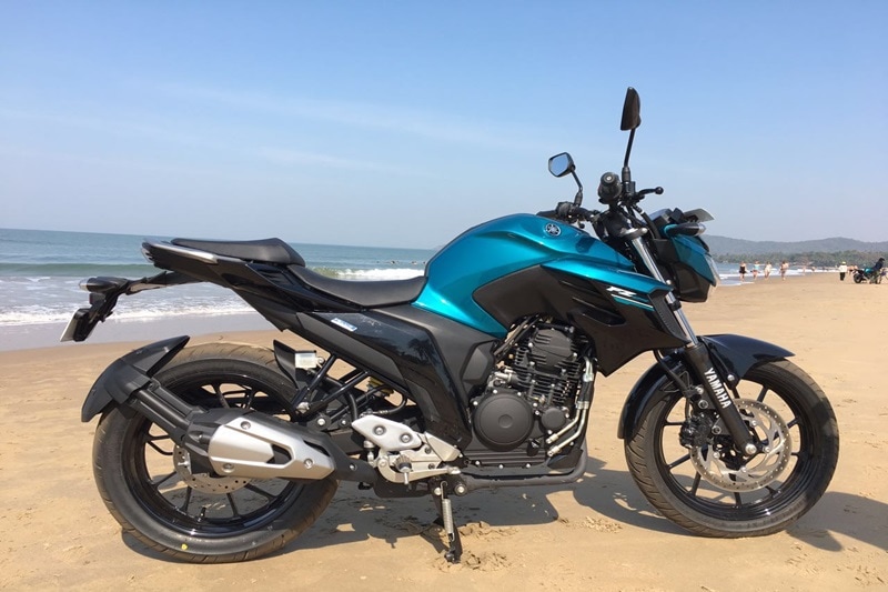 Dimensions: The motorcycle measures 2,015 mm in length, 770 mm in width, 1,075 mm in height and has a wheelbase of 1,360 mm. The seat height is 795 mm which suggests that short riders can also sit on the motorcycle easily. The motorcycle has fuel tank capacity of 14 litres and considering the rated fuel efficiency of 43 kmpl, the motorcycle should cover 600 kms before it needs to be refuelled. The braking duties are handled by a dual disc brakes, a 280 mm unit at front and a 220 mm unit at rear, however, there is no option of an ABS (Anti-lock Braking System) on offer right now. By 2018, all two-wheelers above 125 cc would get ABS while vehicles below them would get CBS on Combined Braking System which means that the FZ25's future iteration would have ABS as standard.