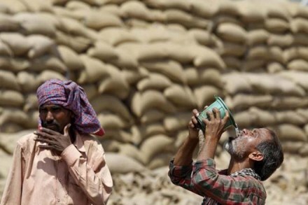 s. "At 23.7 degrees Celsius, six notches above the season's average, it is the highest minimum temperature recorded in this season in the past five years," a MeT department official said.
