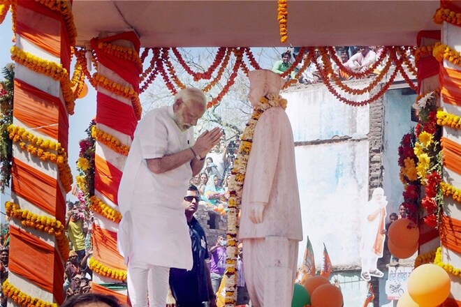 Prime Minister Narendra Modi paying tributes to former prime minister Lal Bahadur Shastri at Ramnagar in Varanasi on Monday. (PTI)