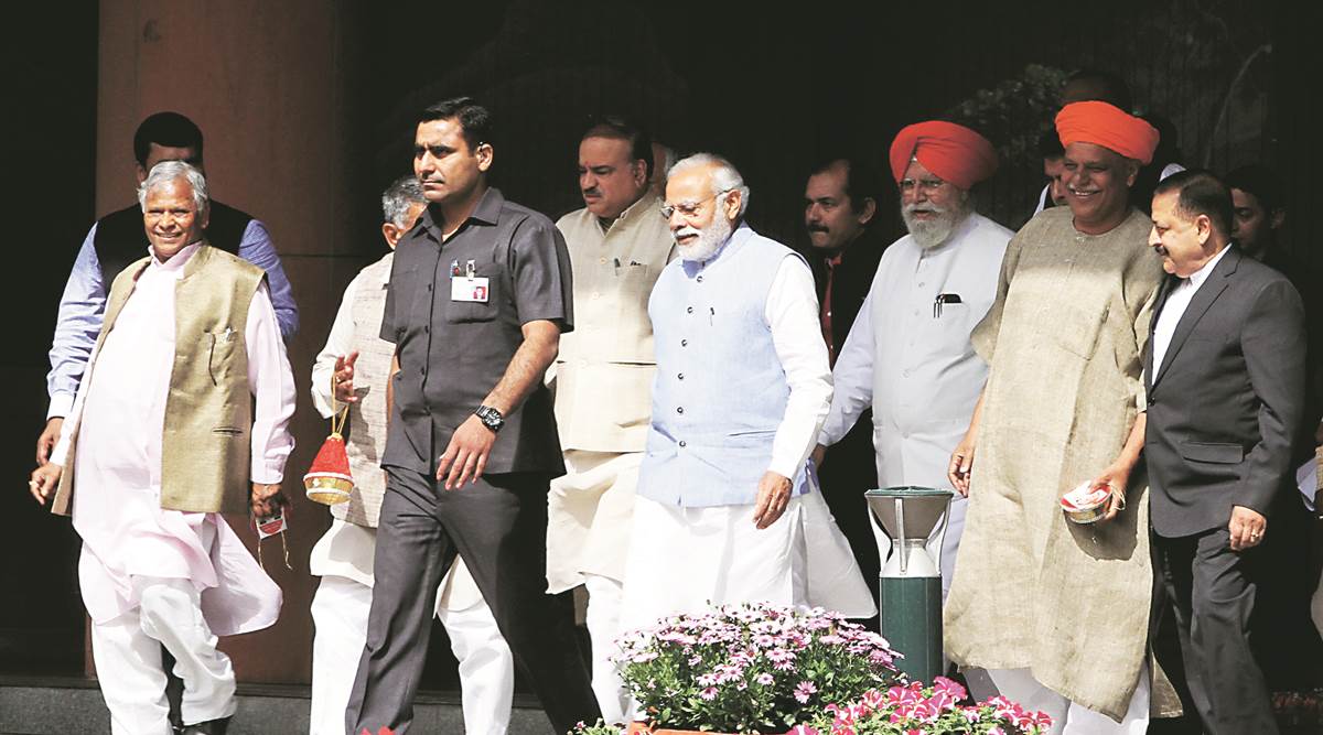 narendra modi, narendra modi in varanasi, varanasi, bjp, up elections, uttar pradesh elections, up polls, up elections 2017, varanasi roadshow, bjp, bjp up