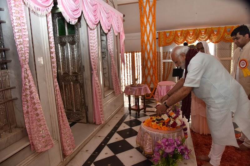 narendra modi, narendra modi news, narendra modi varanasi, narendra modi pictures, narendra modi pics, modi in varanasi, uttar pradesh, up elections, bjp, modi rally