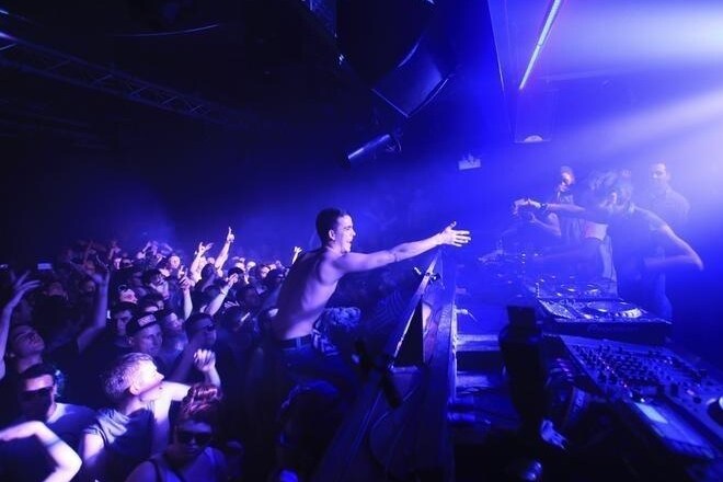 Previously the world's smallest nightclub was "Rumours", a box measuring 2.10 m high, 1.17 m wide and 1.78 m deep. (Reuters)