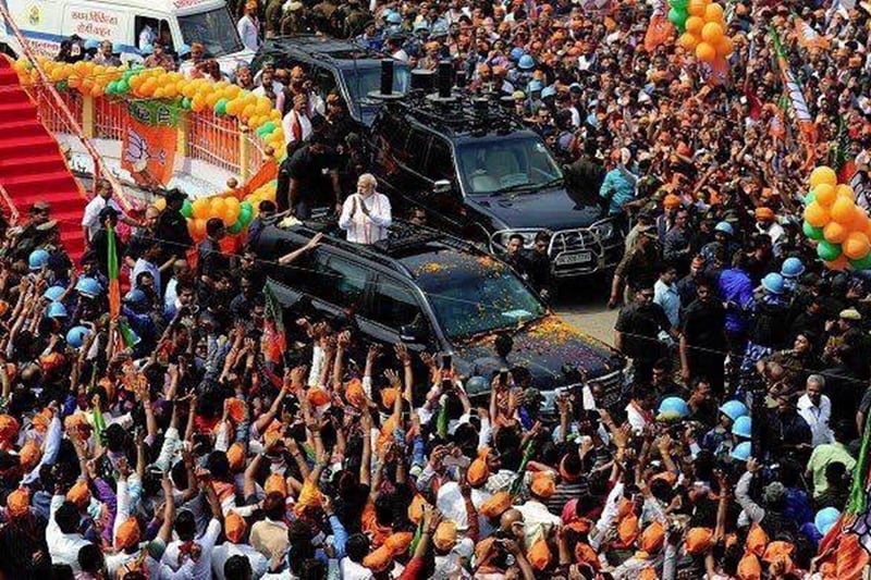 PM Modi greeting the crowd at his Varanasi road show (Twitter)