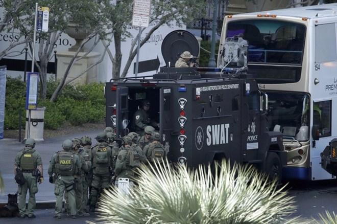 Gunman surrenders after fatal shooting on Las Vegas Strip - World News ...