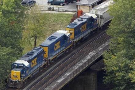 No. 3 U.S. railroad CSX Corp on Wednesday reported a better-than-expected quarterly net profit driven by rising freight volumes across most of the markets it covers and said it plans to cut costs and boost profitability moving forward. (Reuters)